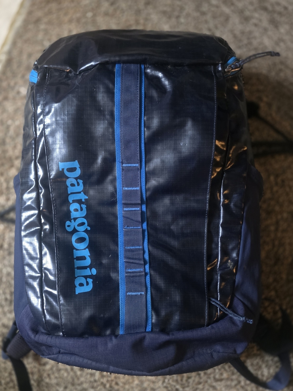 Patagonia Glossy Black Hole Black & Blue Men's Backpack
